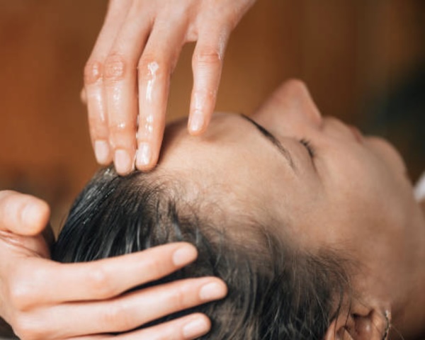 Head massage Ayurvedic treatment